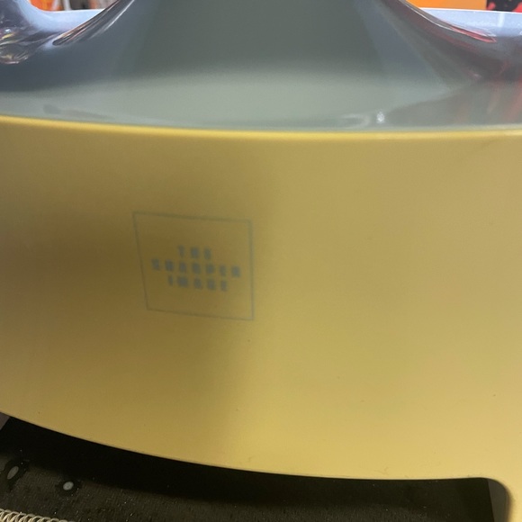 Sharper image SR297 speaker 2.4 ghz
Comes with power supply unit - Picture 1 of 13